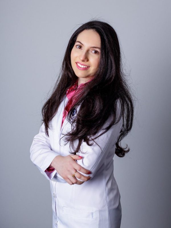 Dra Caroline Consuelo, Cardiologista